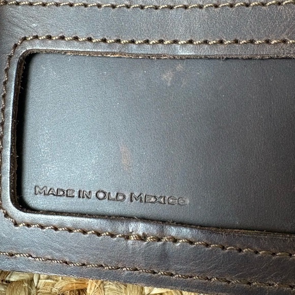 Saddleback Leather Long Trifold Wallet- Discontinued - Picture 4 of 9